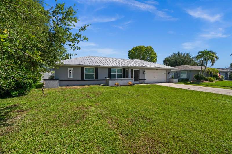 3 bedroom Single Family Residence at 6060 Macbeth Lane, Island Park Woodlands, Fort Myers — photo 3