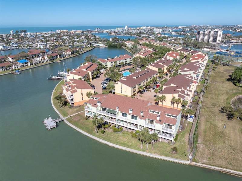 2 bedroom Townhouse at 553 Haven Point Drive, Village Of Paradise Island, Treasure Island — photo 4