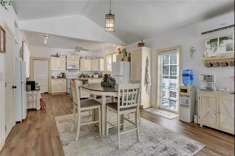 3 bedroom Single Family Residence at 1192 Errol Parkway, Errol Estate, Apopka — photo 4