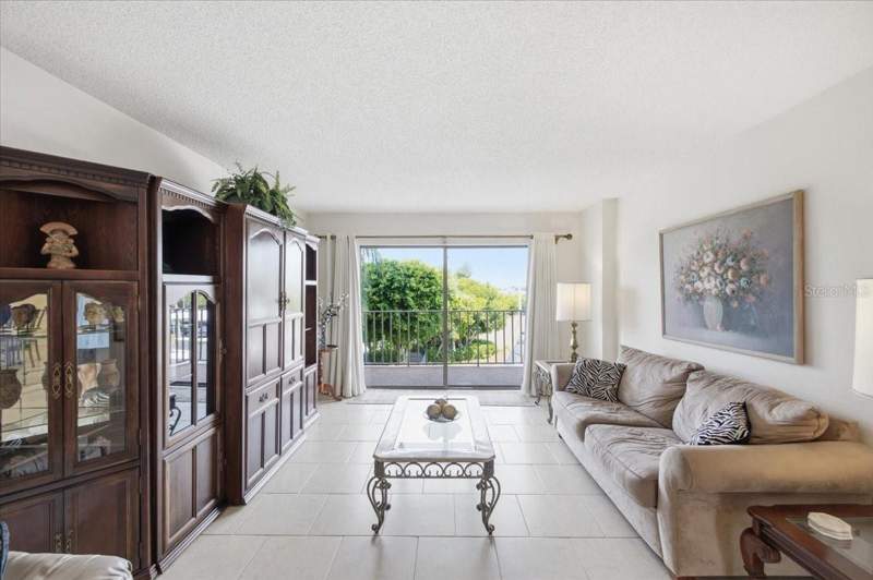 2 bedroom Condominium at 7050 Sunset Drive #216, Chateau Tower Condo, South Pasadena — photo 4