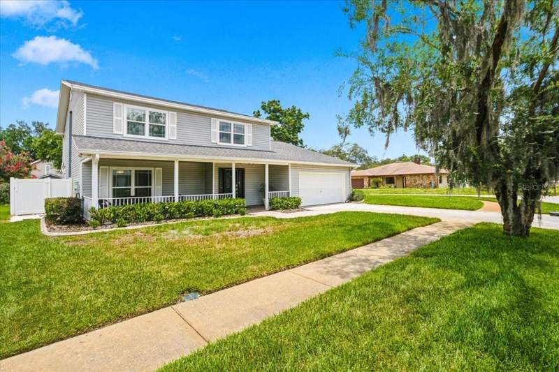 4 bedroom Single Family Residence at 13101 Burnes Lake Drive, Burnes Lake Estates Unit 1, Tampa — photo 3