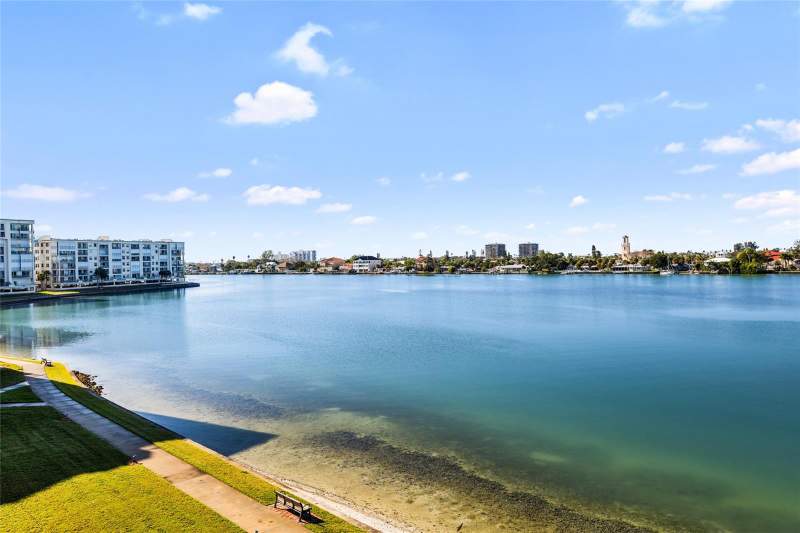 Coral Pointe