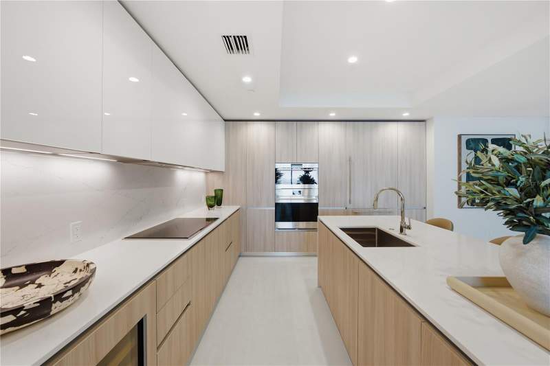 2 bedroom Condominium at 5713 Bowen Daniel Drive #402, Westshore Yacht Club, Aqua Tower 1, Tampa — photo 4