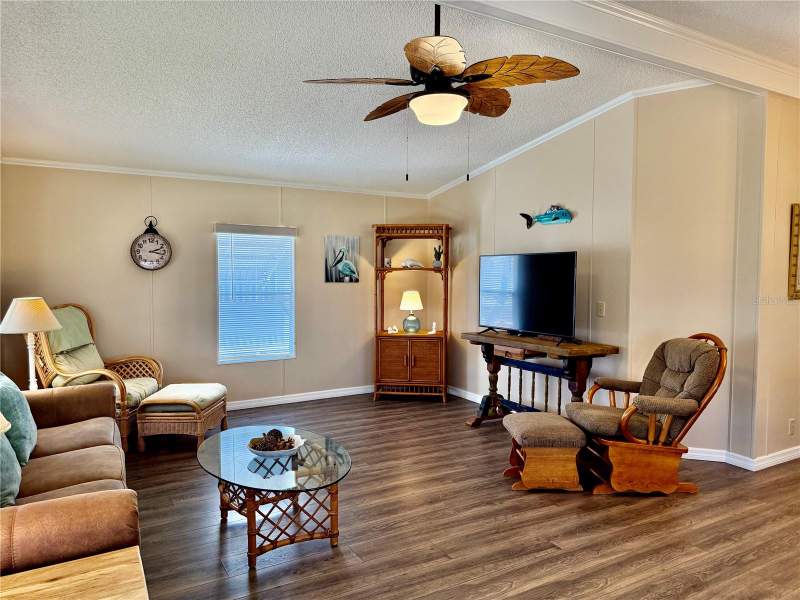 2 bedroom Manufactured Home at 1415 Blue Heron Drive, Hol Mob Estates 3rd Add, Englewood — photo 4