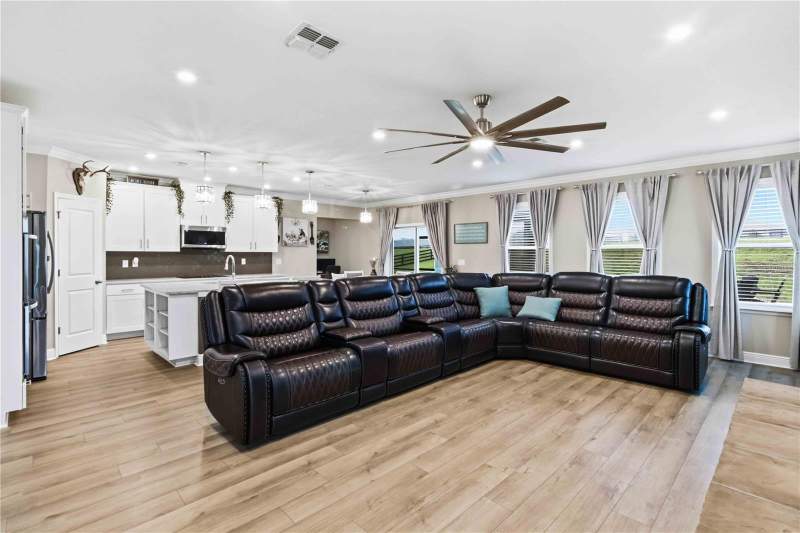 5 bedroom Single Family Residence at 10007 Dolphin Gull Circle, Heritage Estates, Thonotosassa — photo 2
