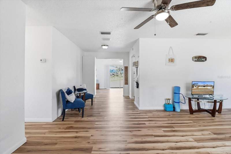 2 bedroom Single Family Residence at 5284 Springwood Road, Spring Hill, Spring Hill — photo 4