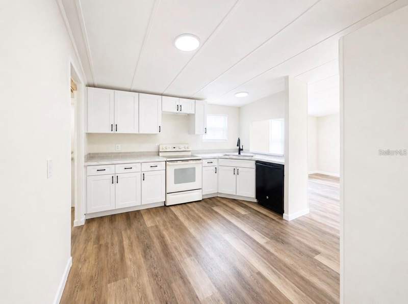 4 bedroom Manufactured Home at 6416 Shiflett Avenue, Marvins Sub, Lakeland — photo 2