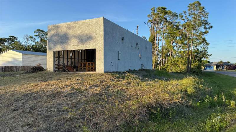 3 bedroom Single Family Residence at 5182 Hopkins Avenue, Port Charlotte Sec 053, Port Charlotte — photo 2