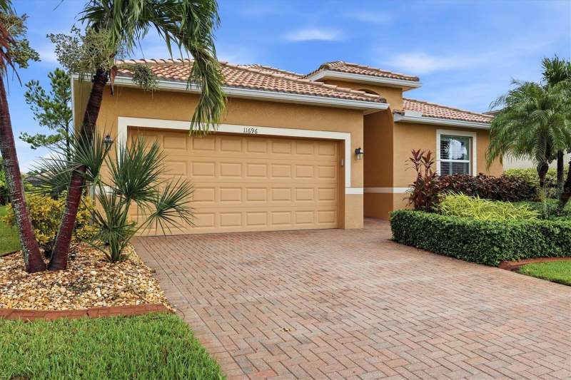 4 bedroom Single Family Residence at 11696 Spotted Margay Avenue, Stoneybrook At Venice, Venice — photo 2