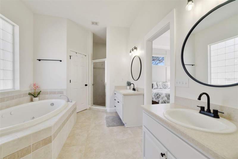 4 bedroom Single Family Residence at 1401 Hidden Oaks Bend, Hidden Oaks, St Cloud — photo 3
