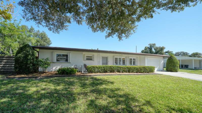 3 bedroom Single Family Residence at 2465 Hibiscus Street, South Gate, Sarasota — photo 3