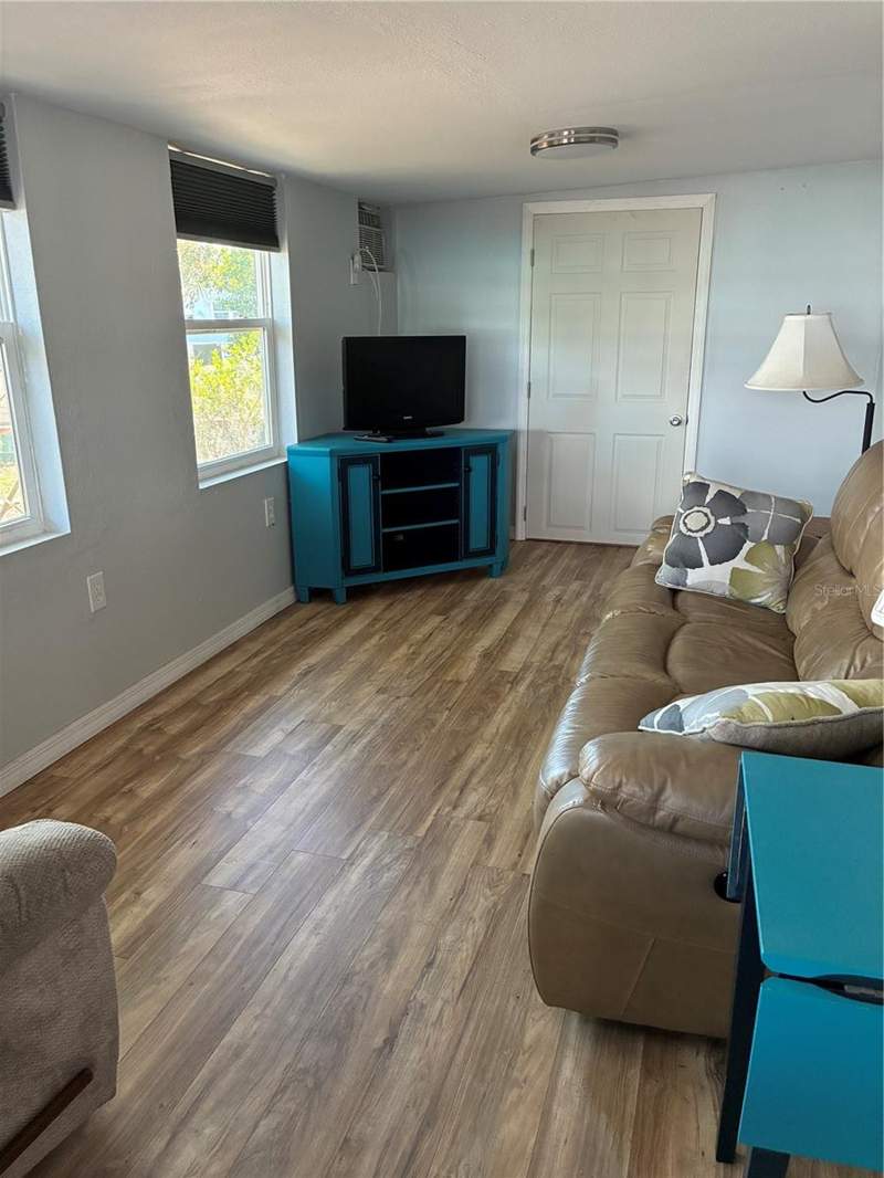 2 bedroom Mobile Home at 3896 Picciola Road #213, Griffwood Co-Op, Fruitland Park — photo 4
