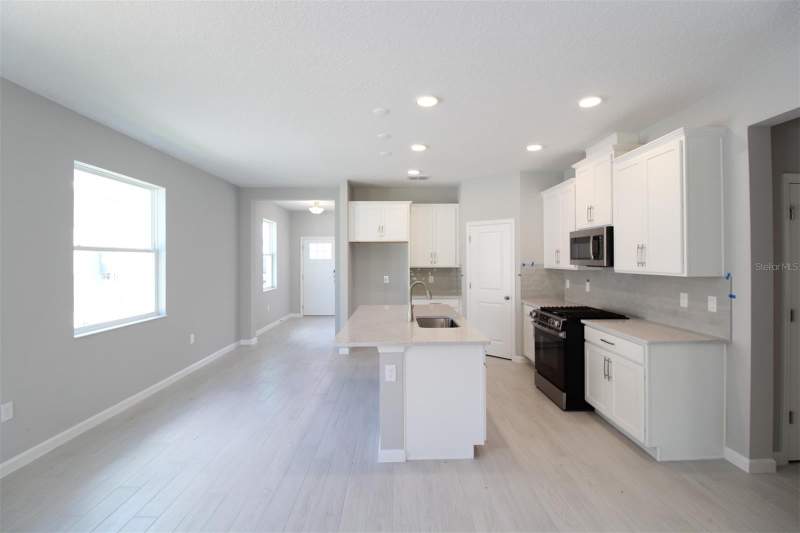4 bedroom Single Family Residence at 1308 Hyde Street, Center Lake On The Park, St Cloud — photo 4