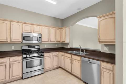 10121 Porch Street, New Port Richey FL - photo 11 of 59