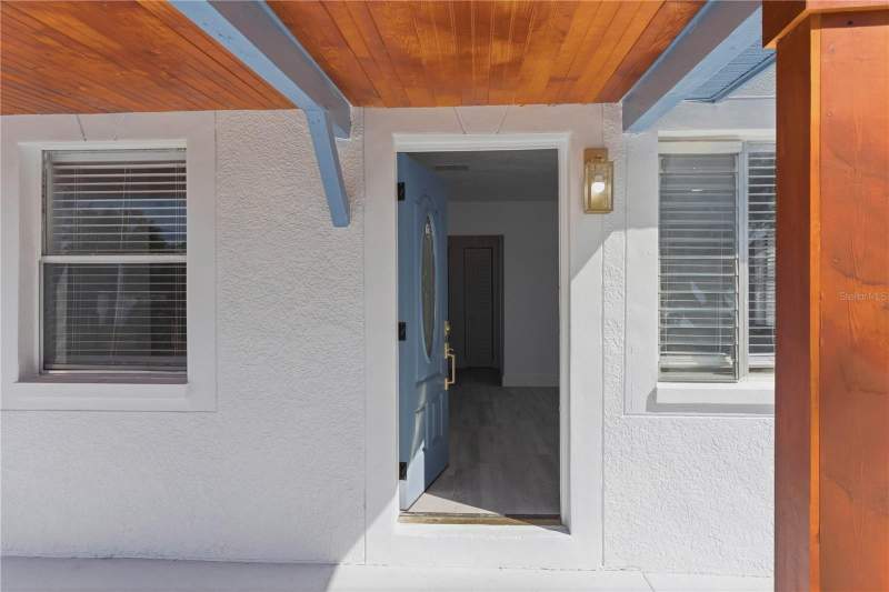 5 bedroom Single Family Residence at 9315 N 16th Street, Tampa Overlook, Tampa — photo 4