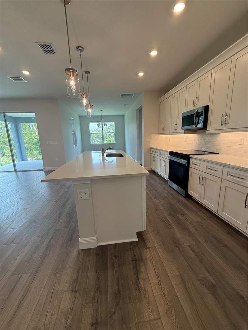 4 bedroom Single Family Residence at 13769 SW 64th Street Road, Rolling Hills Un 04, Ocala — photo 4