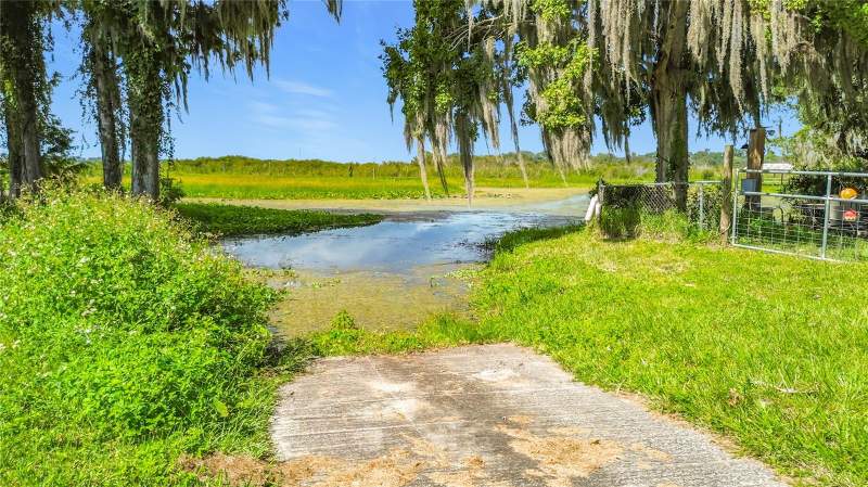 2 bedroom Manufactured Home at 7962 W Riverbend Road, River Bend Unit 06, Crystal River — photo 3