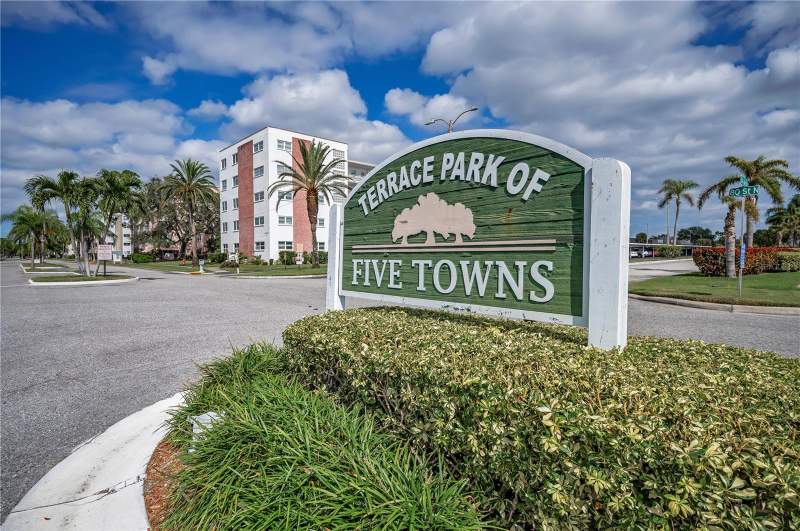 2 bedroom Condominium at 5501 80th Street #405, Five Towns Of St Pete, St Petersburg — photo 2