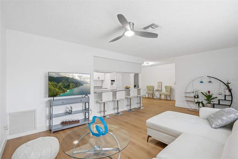 3 bedroom Single Family Residence at 1318 S HILLCREST AVENUE, BROOKHILL, CLEARWATER — photo 2