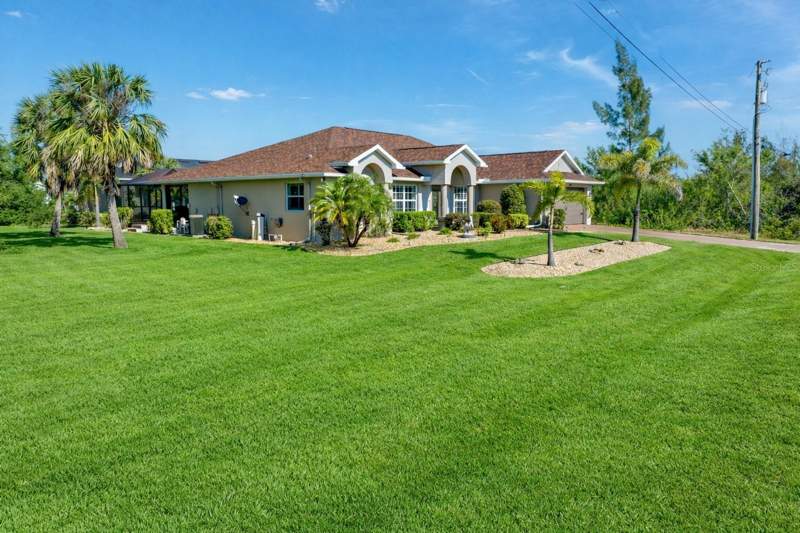 4 bedroom Single Family Residence at 8251 Arlewood Circle, Port Charlotte Sec 093, Port Charlotte — photo 2