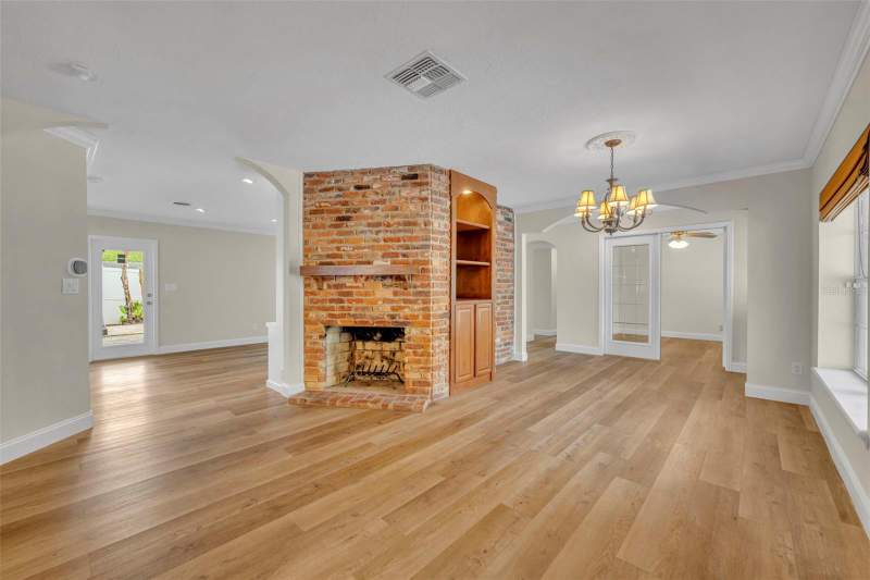 4 bedroom Single Family Residence at 2112 CHIPPEWA TRAIL, DOMMERICH HILLS, MAITLAND — photo 5