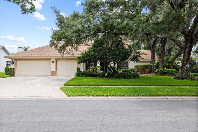 4 bedroom Single Family Residence at 2555 MASON OAKS DRIVE, MASON OAKS, VALRICO — photo 2