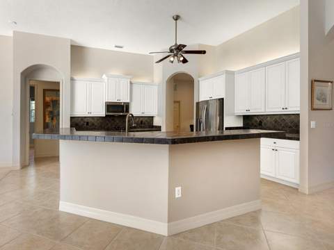6906 Belmont Court, Lakewood Ranch FL - photo 21 of 79