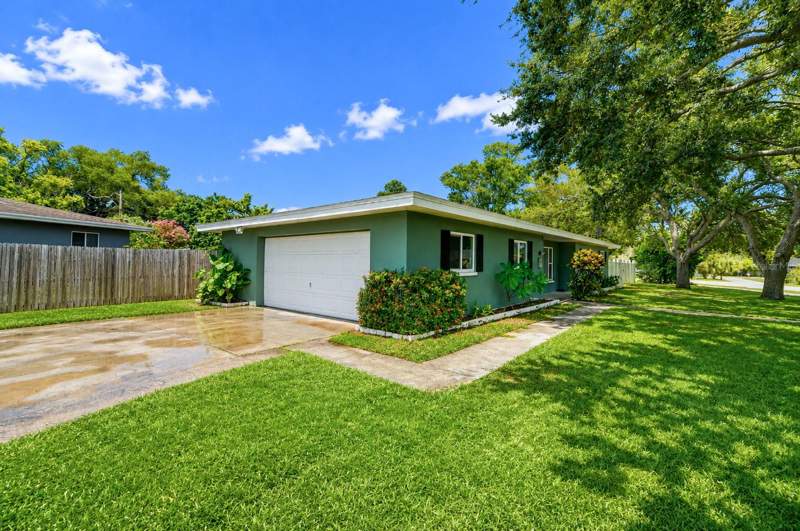 Hollingsworth EstatesHomes for Sale in Clearwater, FL