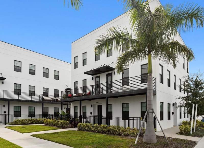 3 bedroom Townhouse at 2742 5th Avenue, Canvas Twnhms, St Petersburg — photo 2