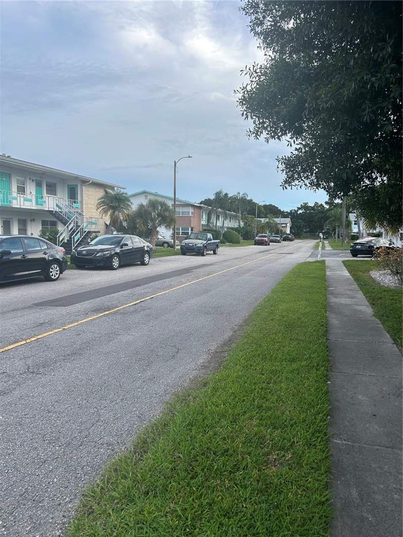 2 bedroom Condominium at 5940 21st Street #11, Town Apts Condo, St Petersburg — photo 4