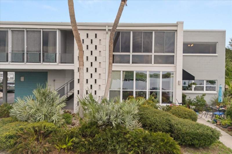 Lake Killarney Condo