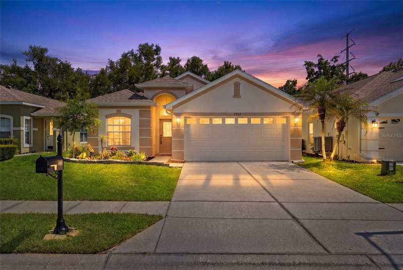 2913 BANYAN HILL LANE home for sale in Plantation Palms