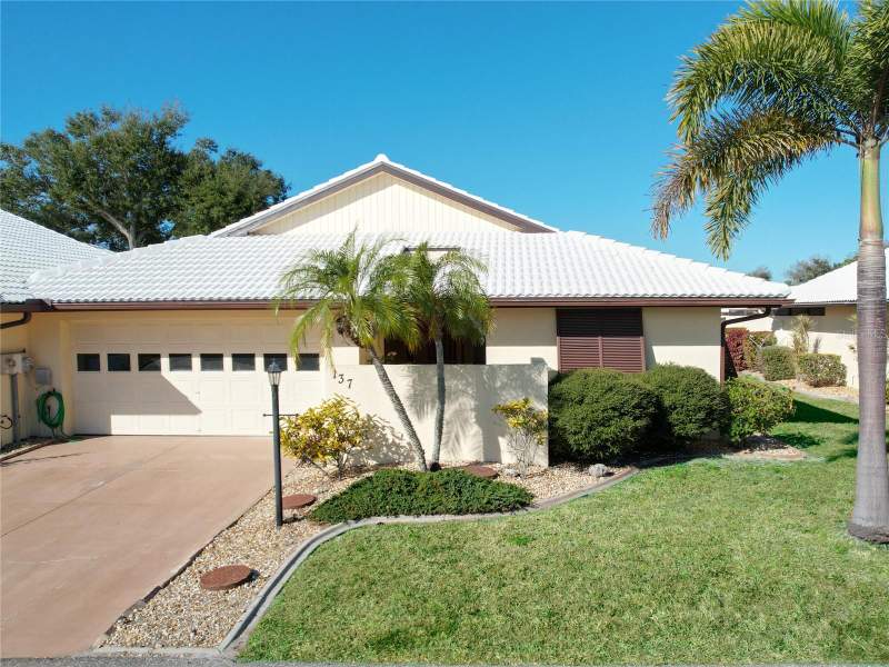 137 DRIFTING SANDS DRIVE home for sale in Hourglass Lakes