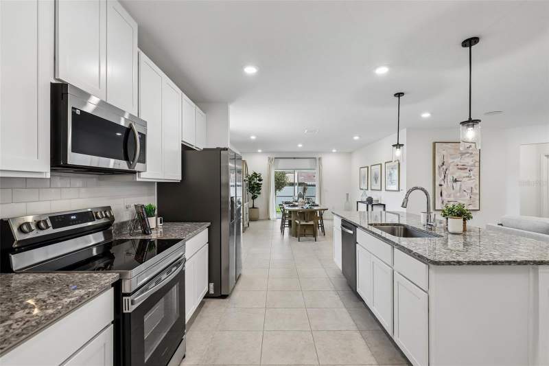 4 bedroom Single Family Residence at 0 Castle Avenue, Spring Hill, Spring Hill — photo 4
