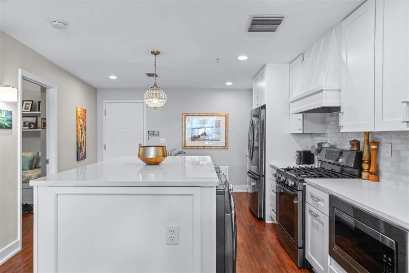 2 bedroom Condominium at 1208 E Kennedy Boulevard #518, Grand Central At Kennedy Resid, Tampa — photo 3