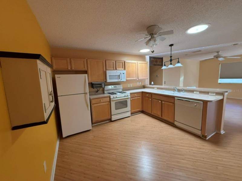 2 bedroom Single Family Residence at 2459 Laurel Bay Lane, Villages Of Sumter Swainwood Villas, The Villages — photo 4
