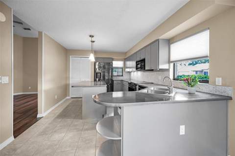 9307 Palm Haven Court, New Port Richey FL - photo 12 of 61