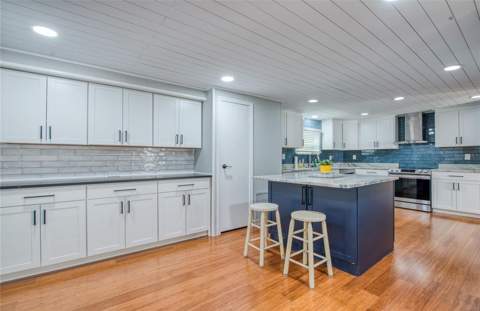 407 Dolphin Drive, Oldsmar FL - photo 11 of 34