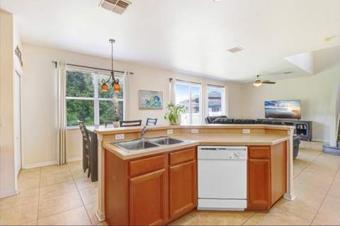 9312 Logwood Court, Tampa FL - photo 10 of 54