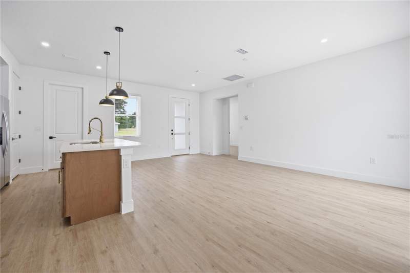 3 bedroom Single Family Residence at 1 Oak Trail, Silver Spgs Shores Un 13, Ocala — photo 4