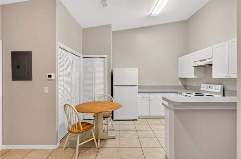 8831 Grand Palms Cir, Apt B, Kissimmee FL - photo 8 of 34