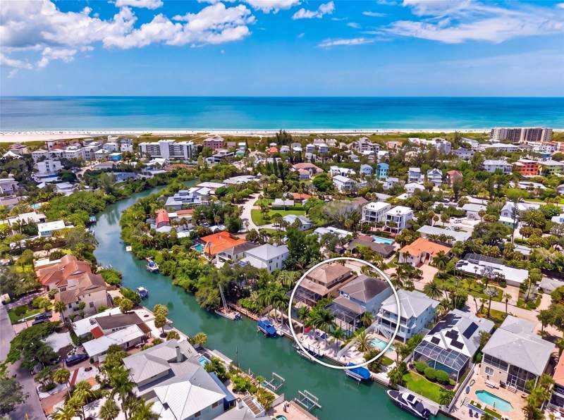 5 bedroom Single Family Residence at 70 Island Circle, Sarasota Beach, Sarasota — photo 2