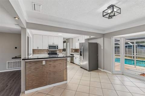 7111 Gateway Court, Tampa FL - photo 16 of 69