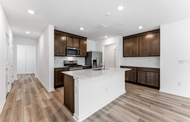 4 bedroom Single Family Residence at 33452 Binding Ties Lane, Vidas Way Legacy Phase 1B, Wesley Chapel — photo 3