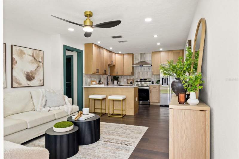 3 bedroom Single Family Residence at 6810 13th Street, Meadow Lawn 2nd Add, St Petersburg — photo 2