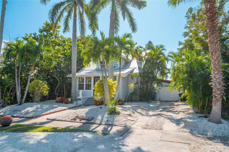 4 bedroom Single Family Residence at 3310 E Maritana Drive, Don Ce-Sar Place, St Pete Beach — photo 5