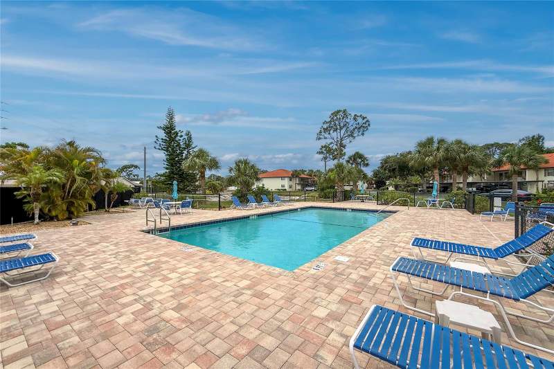 2 bedroom Condominium at 118 Pine Hollow Drive #118, Pine Hollow, Englewood — photo 3