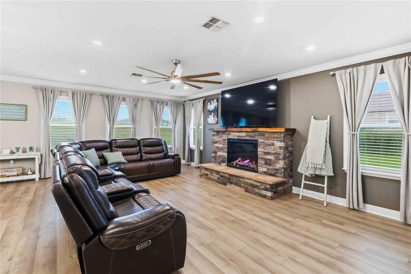 5 bedroom Single Family Residence at 10007 Dolphin Gull Circle, Heritage Estates, Thonotosassa — photo 3