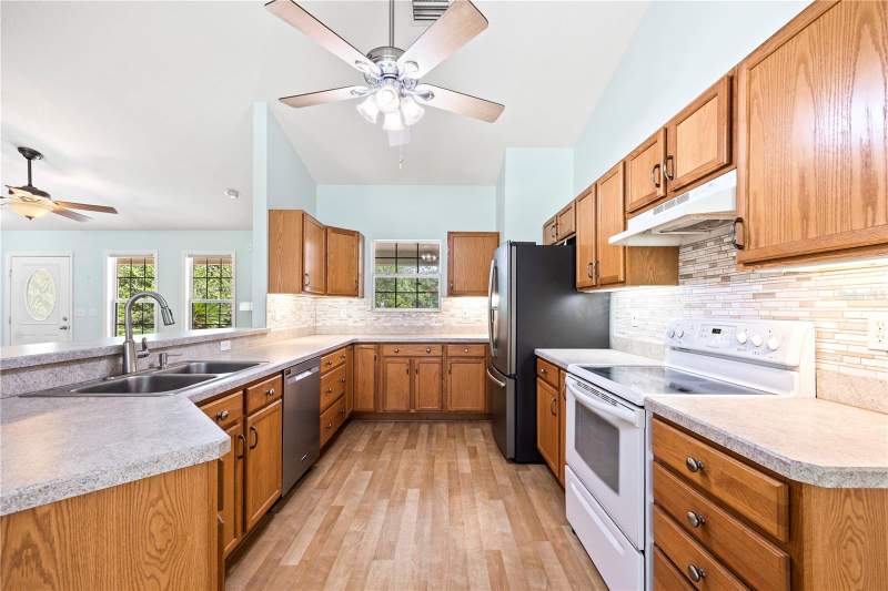 3 bedroom Single Family Residence at 16603 SW 15th Avenue, Newberry, Newberry — photo 2