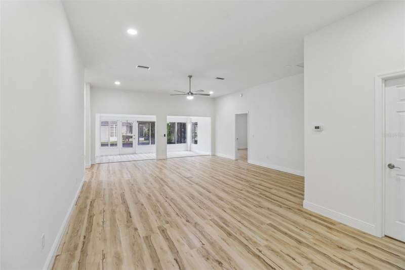 3 bedroom Single Family Residence at 207 Desota Court, Lady Lake Orange Blossom Gardens Unit 19, The Villages — photo 5
